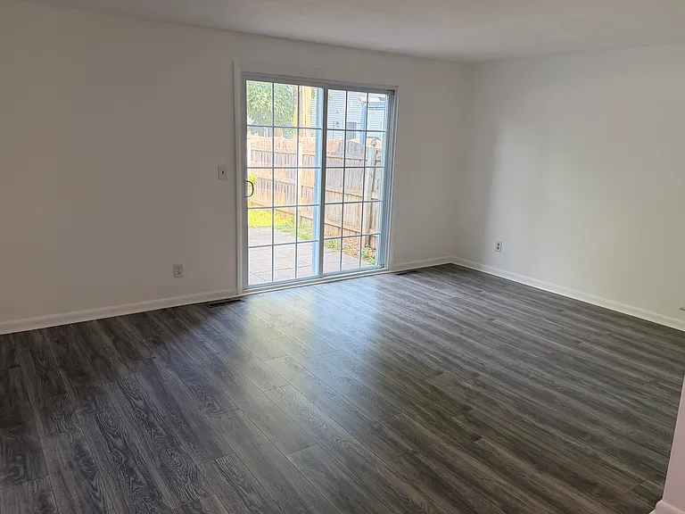 8509 Sextant Dr — Photo 3