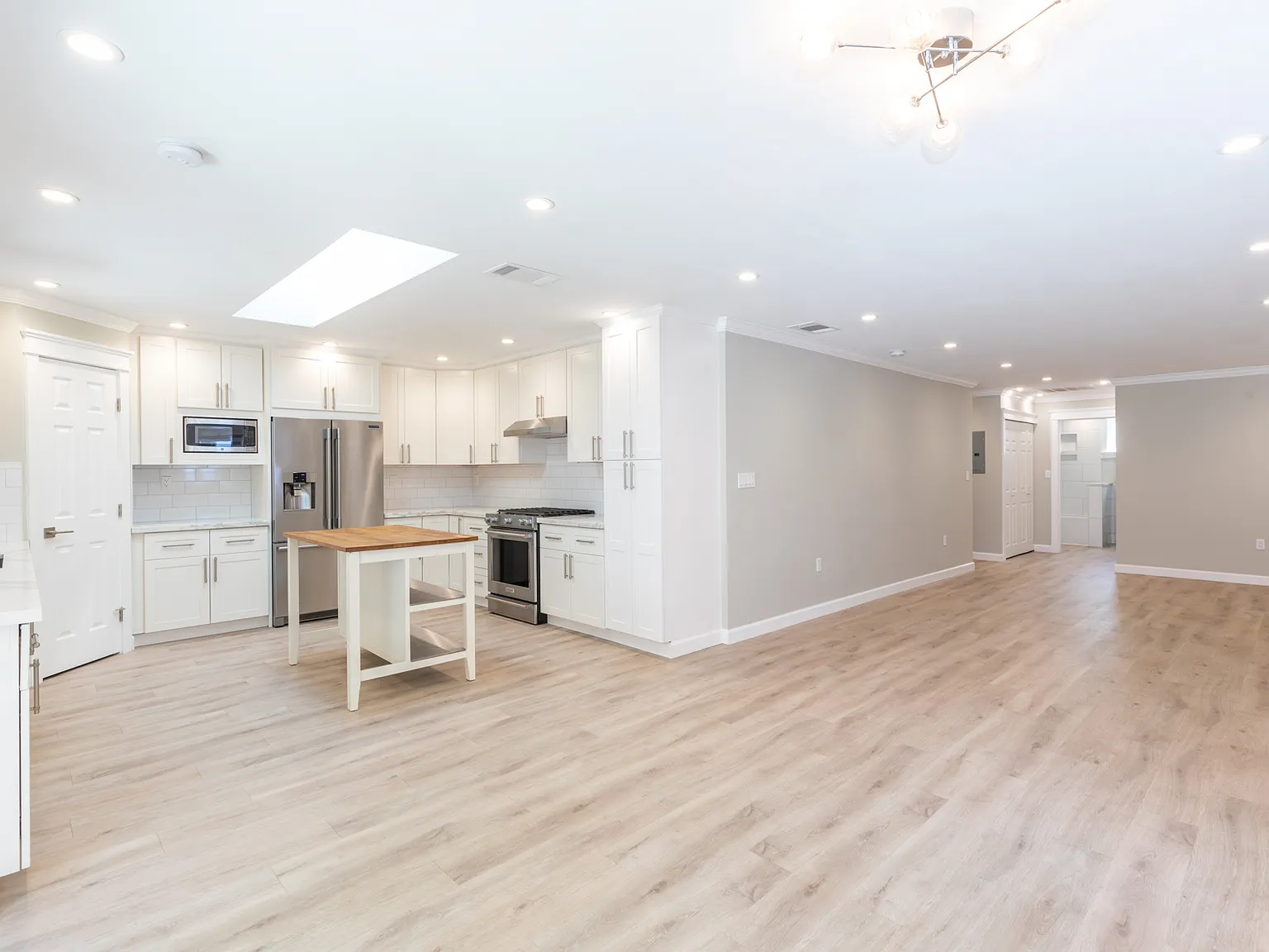 2 bed, 1200 sqft, $3,350 — Photo 3