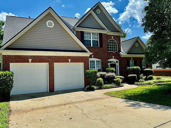 3rd image of 10 Birkhall Cir
