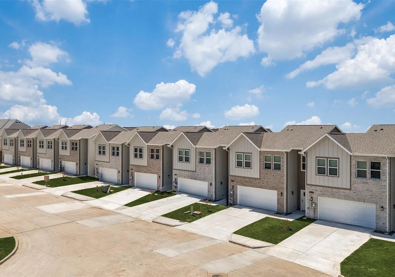 Stunning New Construction 3 Bedroom Townhome at Camp Wisdom Estates — Photo 2