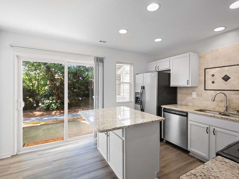 1st image of 142 Mangum Cir