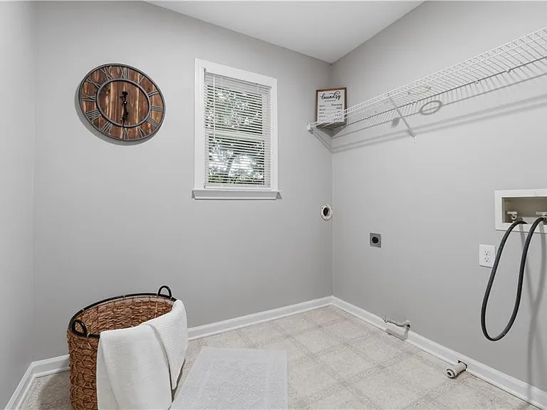 682 Montglade Ct — Photo 22