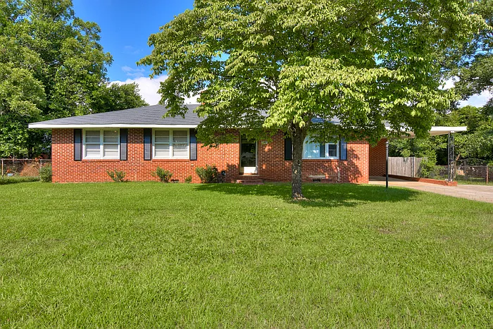 4406 Traylor St