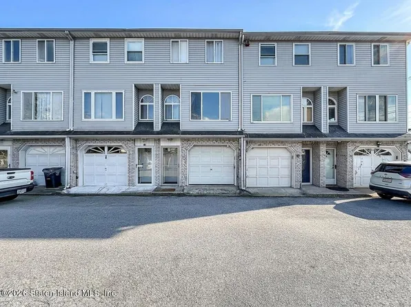 18 Patty Ct, Staten Island, NY 10312