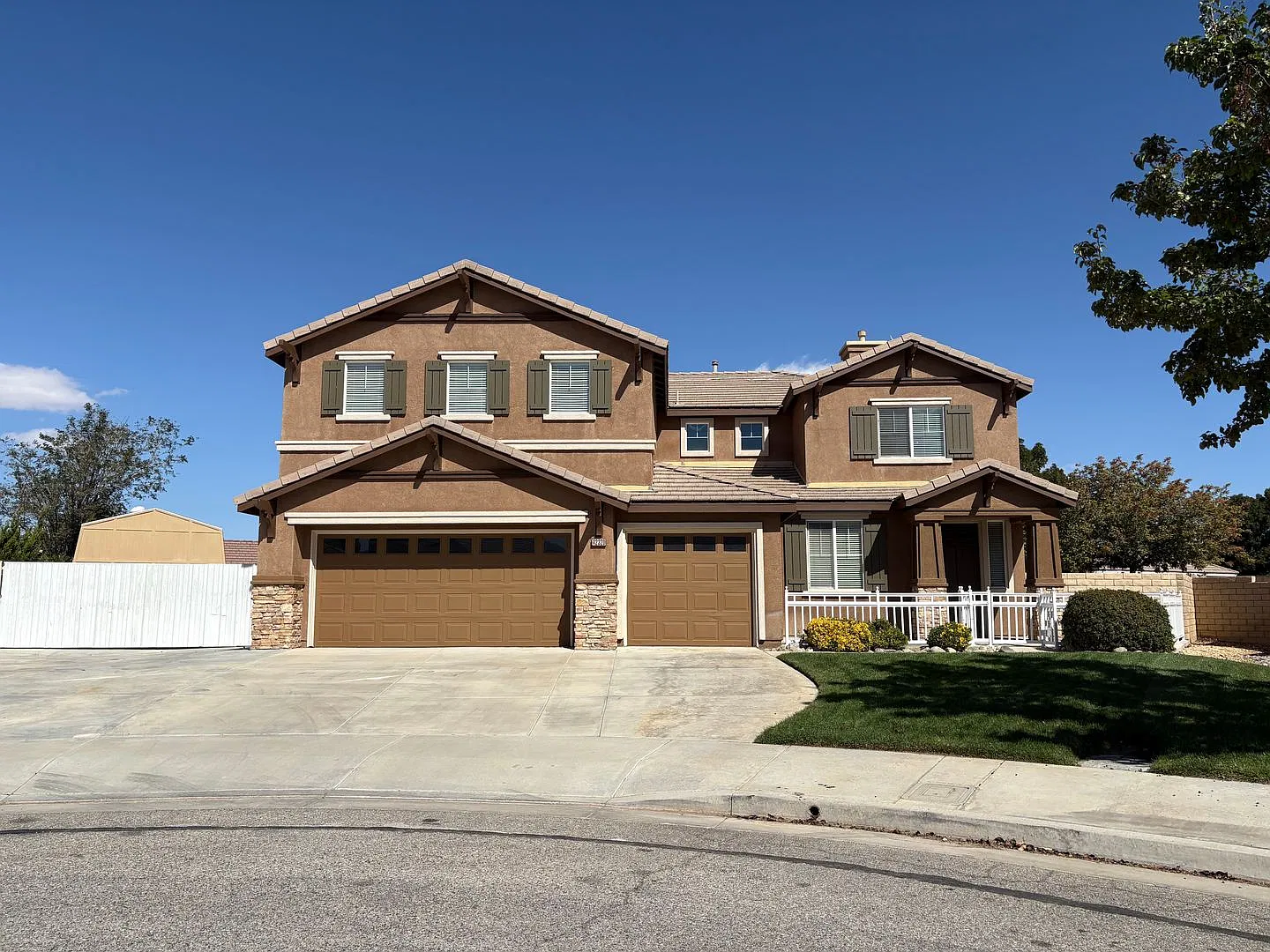 Beautiful Quartz Hill Home Offering 3662 sq. ft. RV Access on a Cul-de-Sac — Photo 1