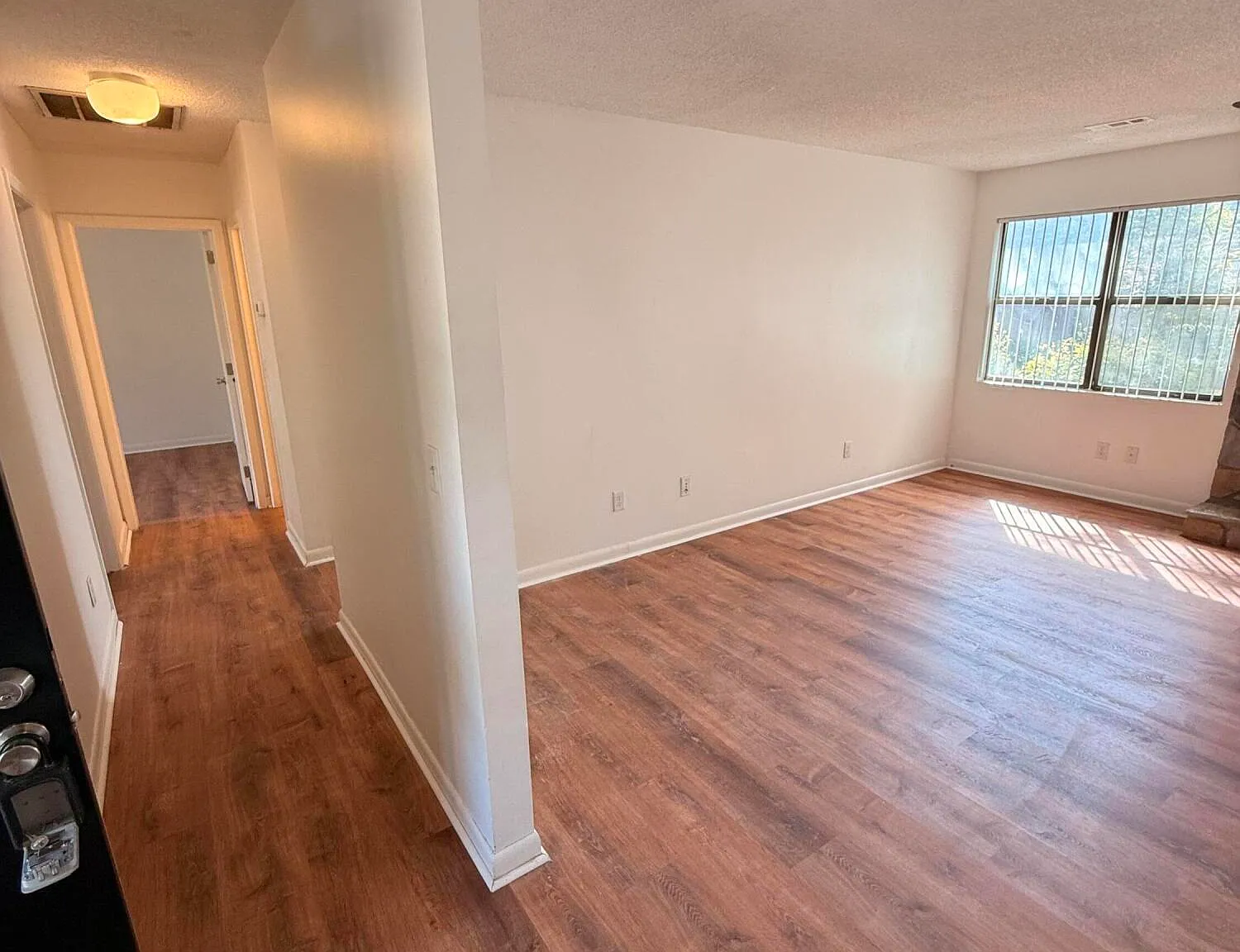 4 bed, 2.0 bath, 1310 sqft, $2,600 — Photo 4