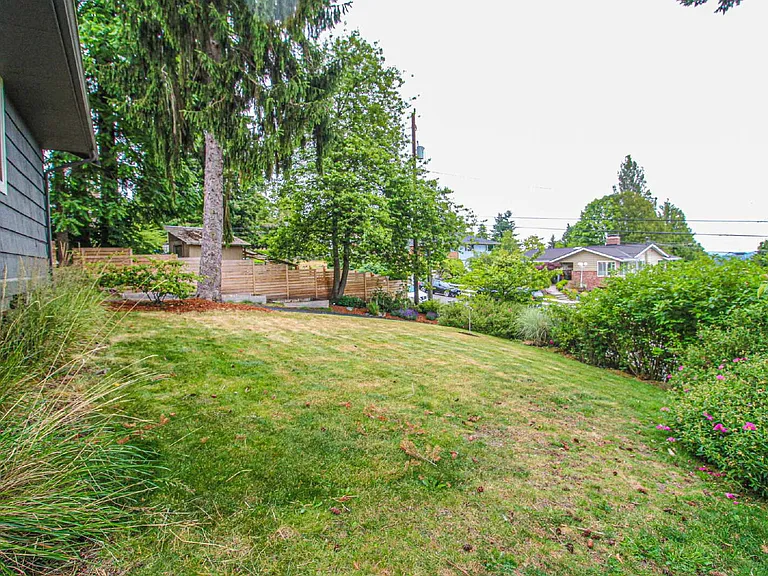 19547 53rd Ave NE — Photo 42