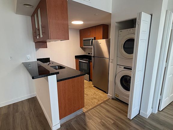 4th image of 229 NE 24th St #1104