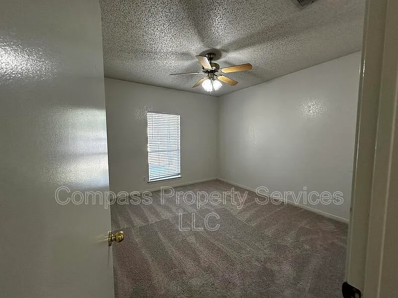 4 bed, 4.0 bath, 1680 sqft, $2,000 — Photo 4