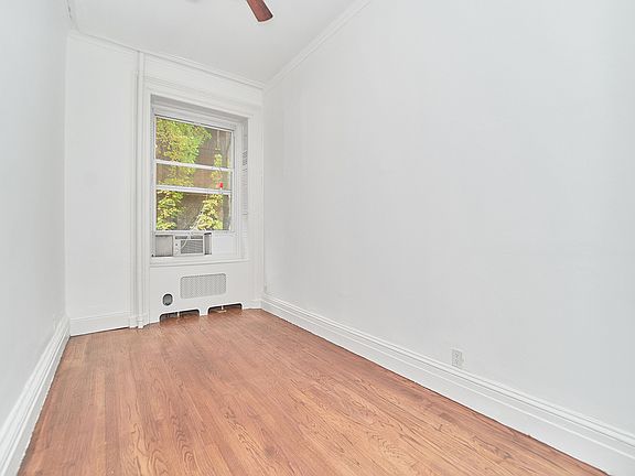 5th image of 125 E 30th St #3V
