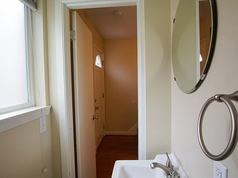 1625 SE Bidwell St #8 — Photo 7