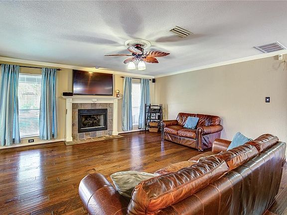 5th image of 2310 Loretta Ln
