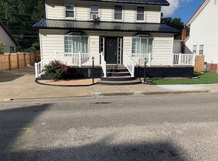 416 Coolidge Ave, Holden, WV 25625