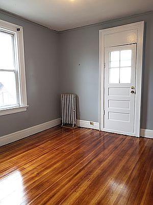 5th image of 387 Van Duzer St APT 3