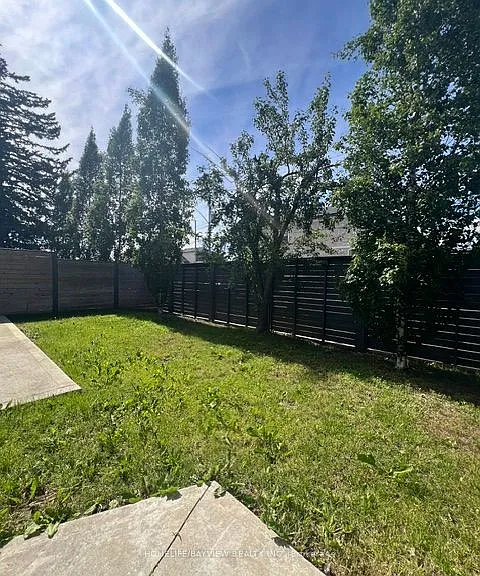 311 Linsmore Cres #3 — Photo 4