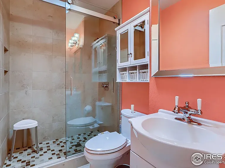 1310 Claremont Dr — Photo 14