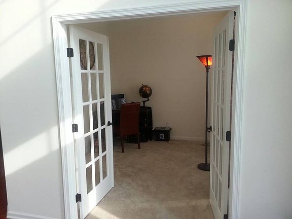 3rd image of 2555 Durham Ave