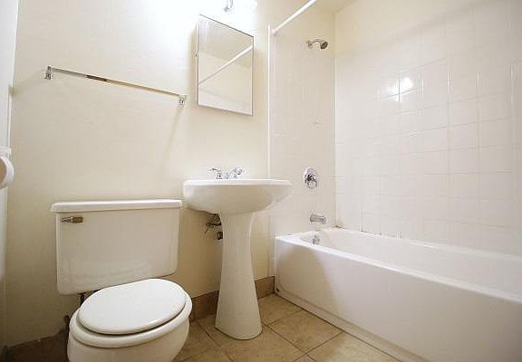 5th image of 1851 N Oakland Ave #4-04
