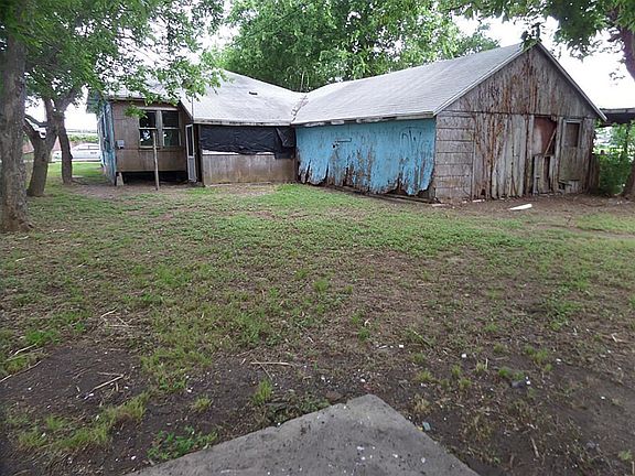 3rd image of 608 S Avenue C