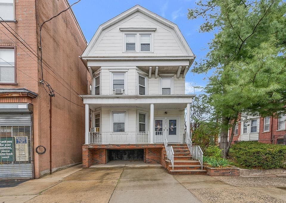 1st image of 321 Avenue C
