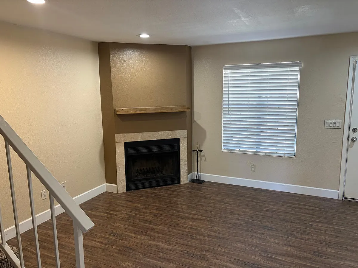 Building Photo - 5704 E Aire Libre Ave #1086