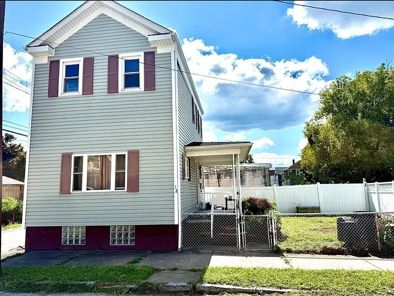 12 Cromwell St — Photo 2