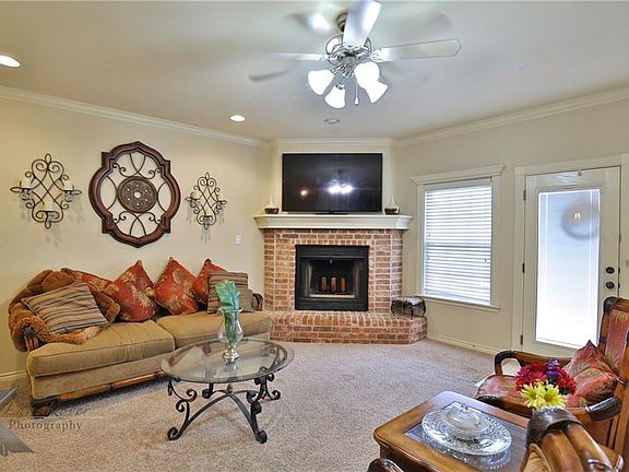 4th image of 334 Sugarberry Ave