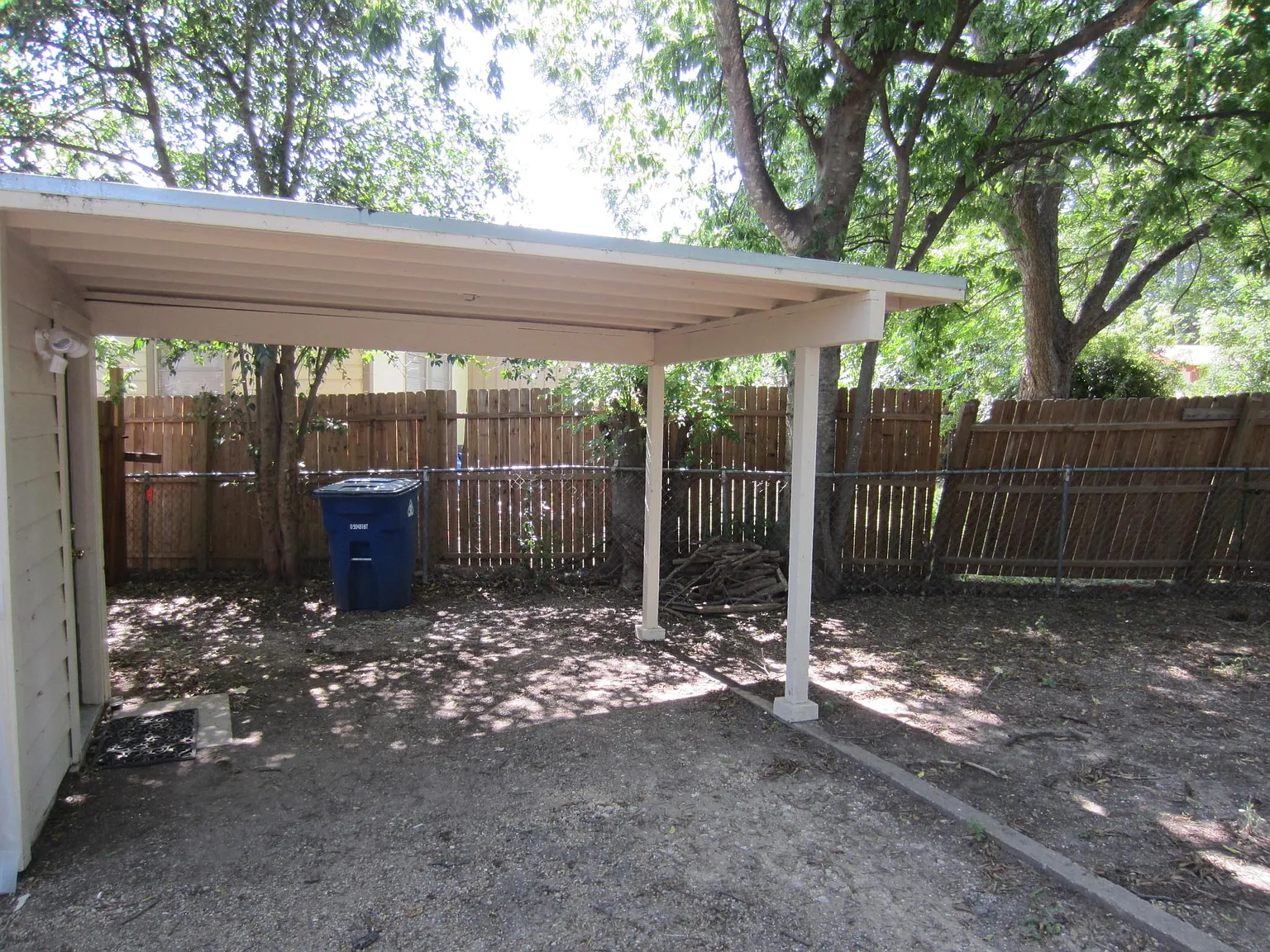 3 bed, 1058 sqft, $2,200 — Photo 3