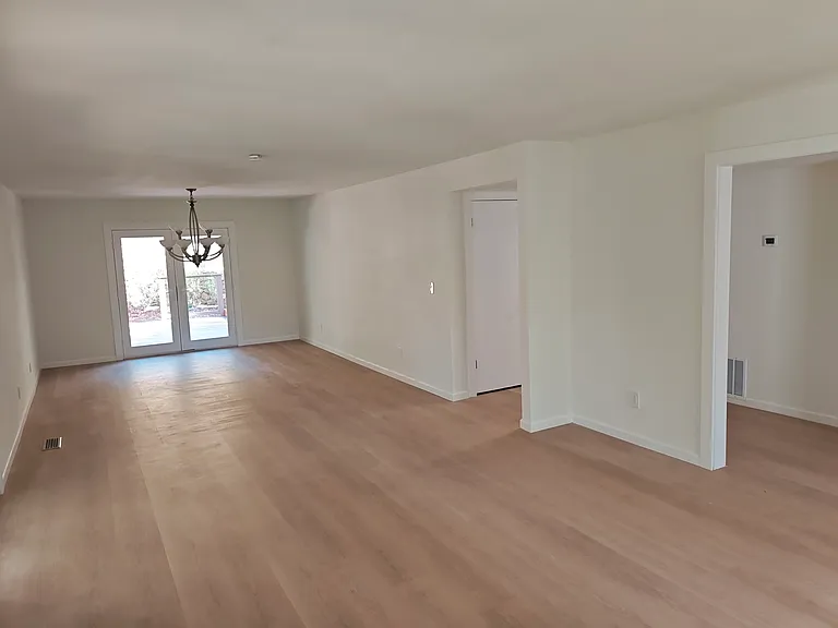 52 Olympia Way — Photo 6