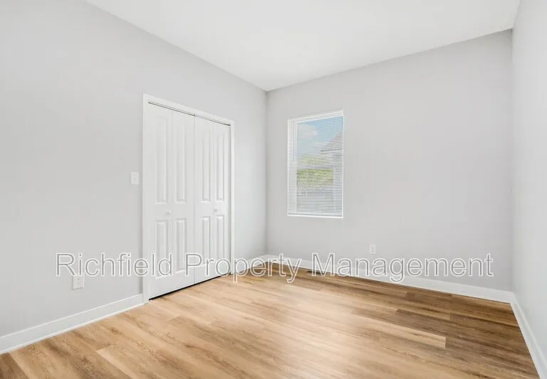 2034A E Maryland St — Photo 24
