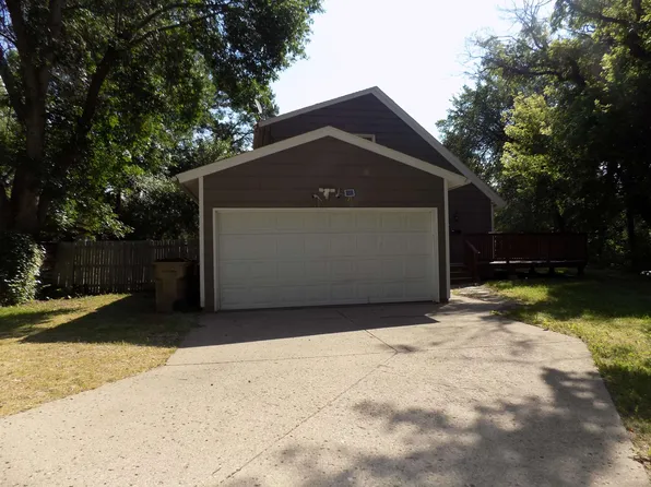 426 12th St NW, Minot, ND 58703