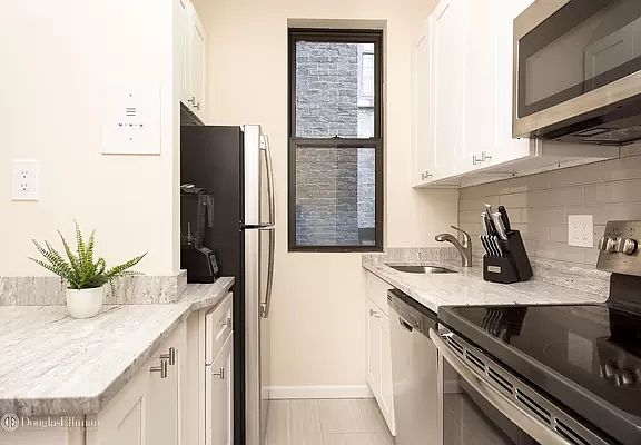 4th image of 205 W 54th St APT 9G