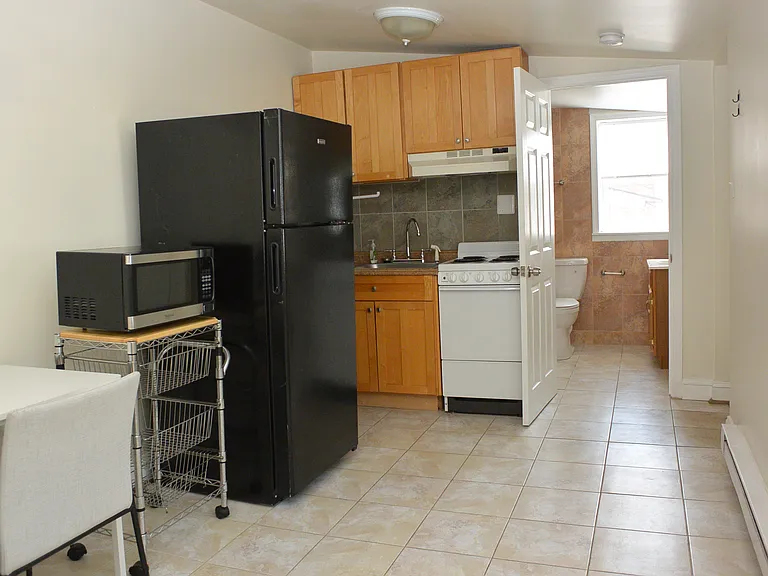 924 Light St #A — Photo 2