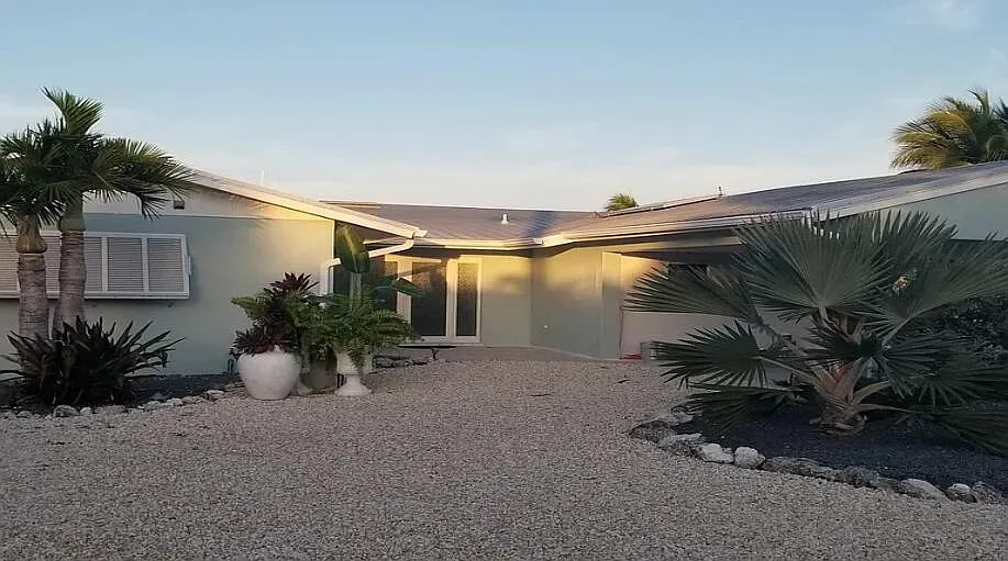 5 bed, 3.0 bath, 2528 sqft, $11,600 — Photo 4
