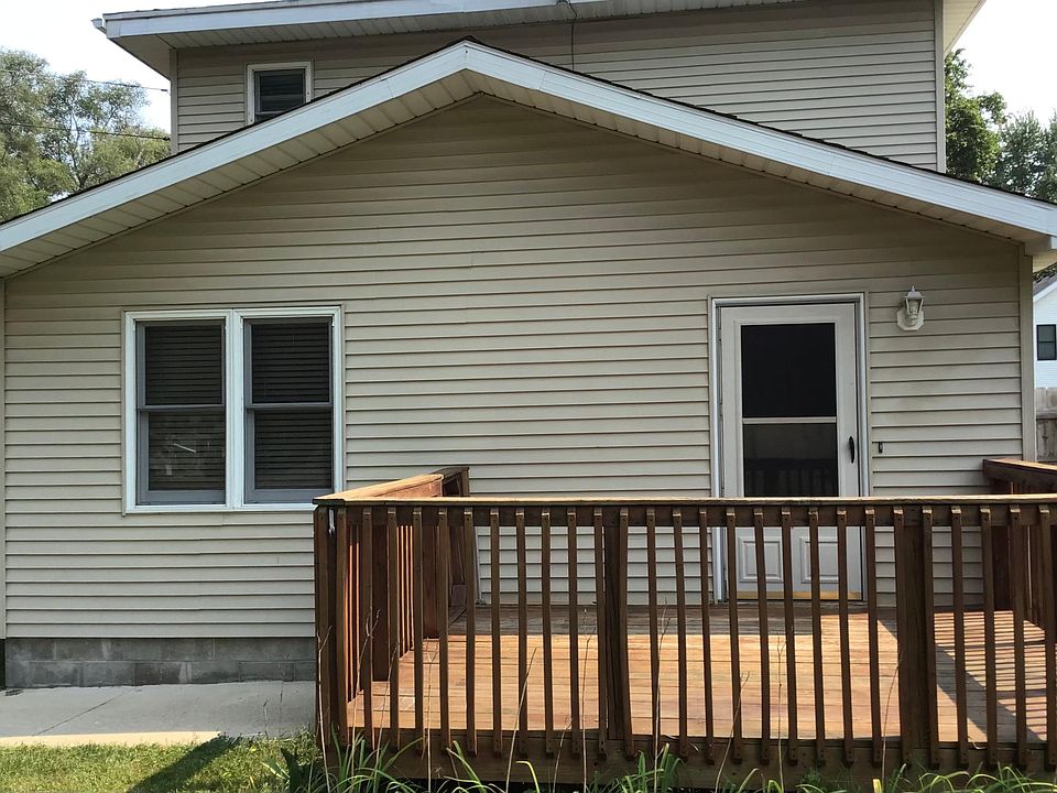 Entrance to apartment off deck
