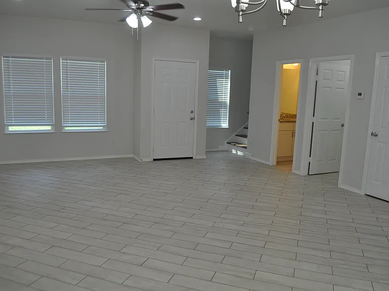 2311 Murphy Ct — Photo 6