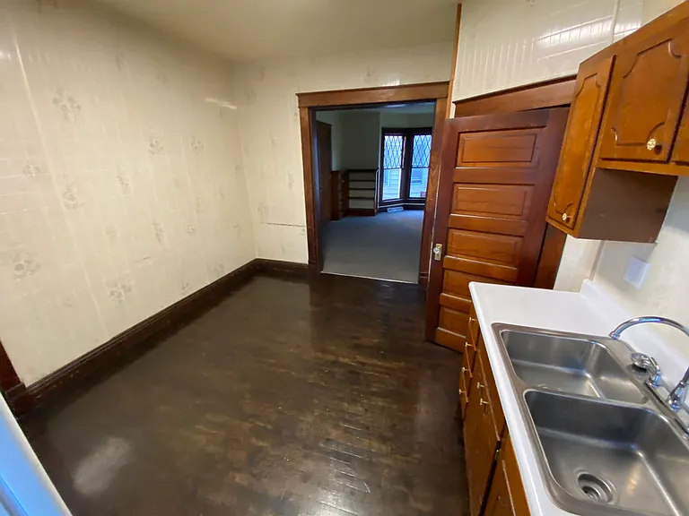817 Spring St #1F — Photo 6
