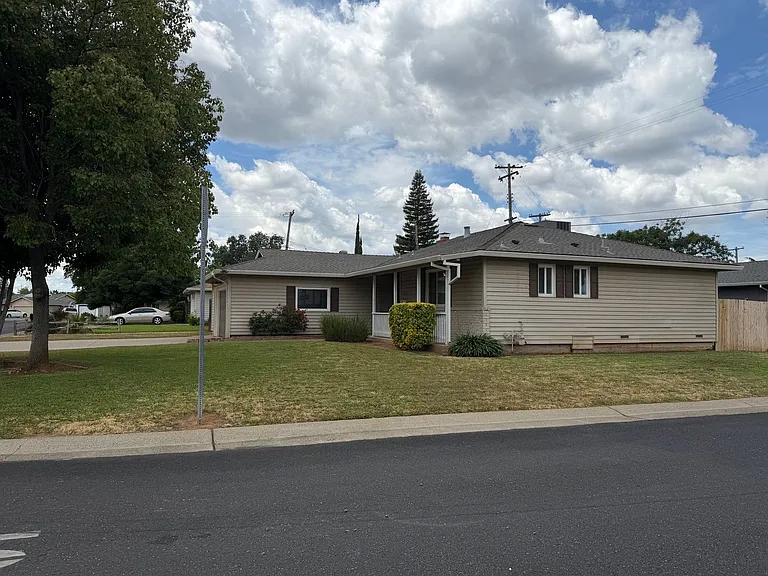 10495 Malaga Way — Photo 39