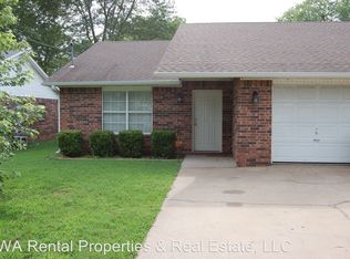 289 N C St UNIT A, Centerton, AR 72719