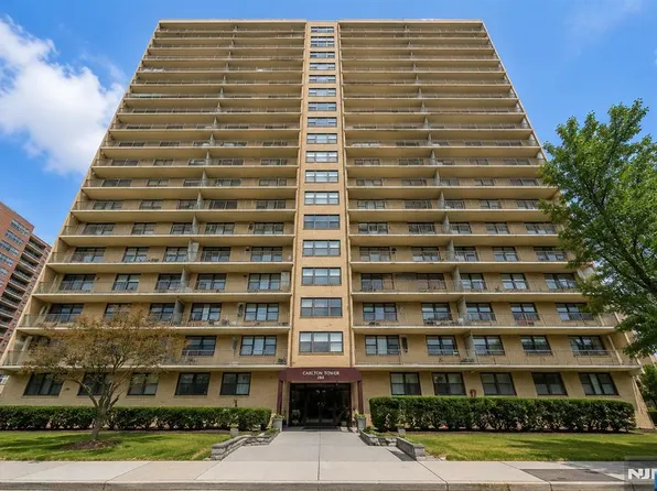 285 Aycrigg Ave APT 22J, Passaic, NJ 07055