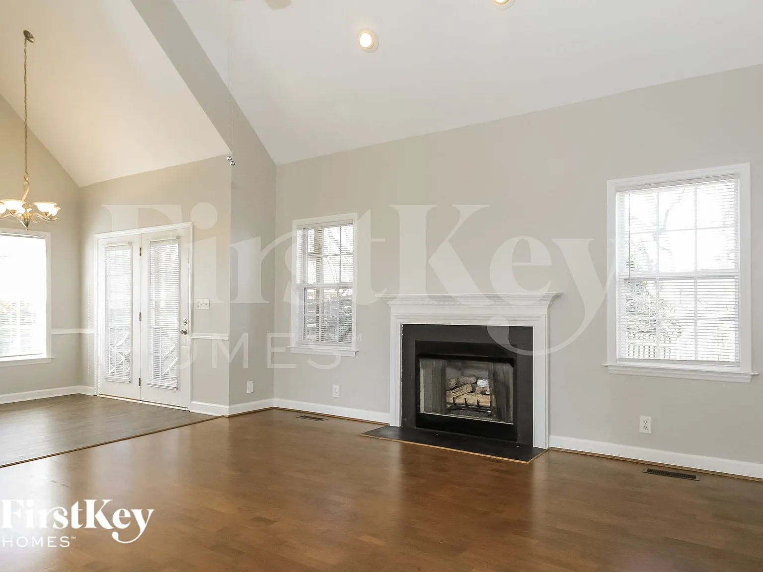 4 bed, 2.5 bath, 1960 sqft, $2,175 — Photo 3