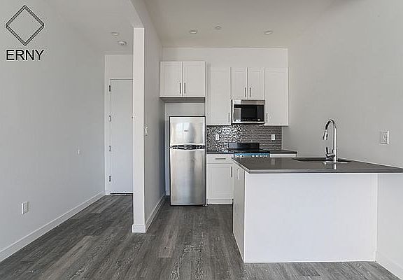 3rd image of 1709 Park Pl #3F