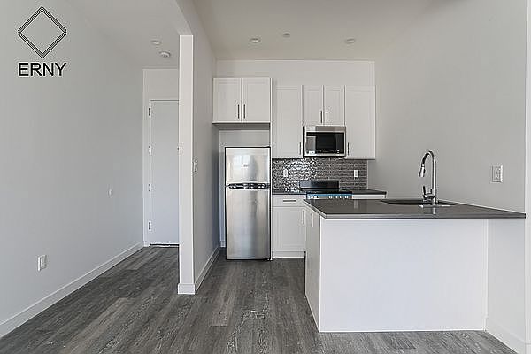 1st image of 1709 Park Pl #3