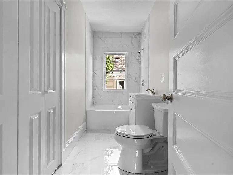 67 Romsey St #2 — Photo 7