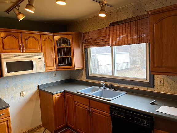 4th image of 1761 Ackley Ave