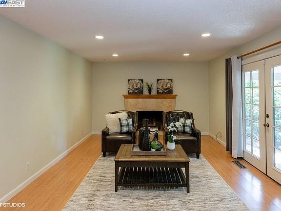 5th image of 1305 Monterey Dr