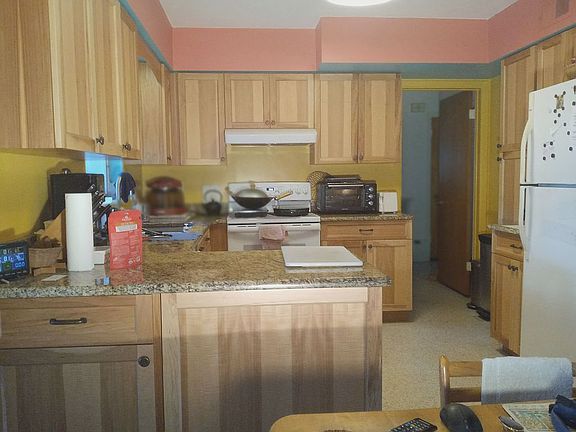 4th image of 676 San Roy Dr S
