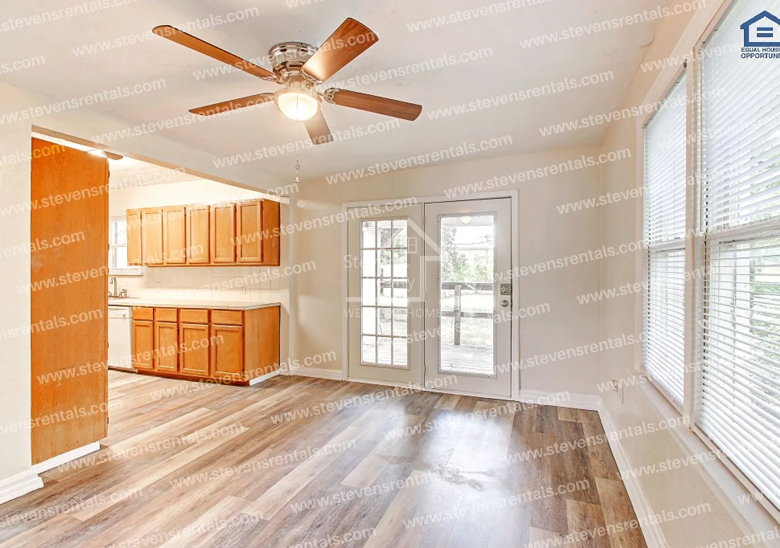 $500 Off First Months Rent | Cozy and Inviting Ambiance — Photo 4