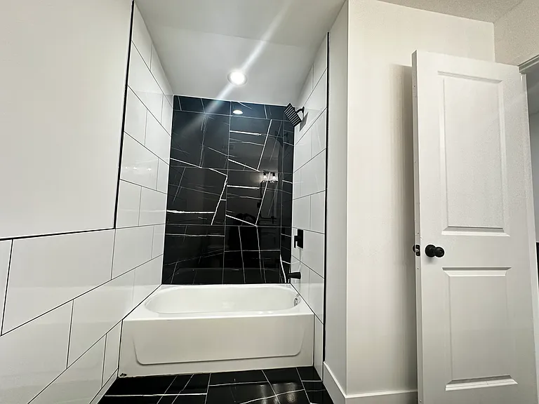 1015 S 6th St #2 — Photo 8