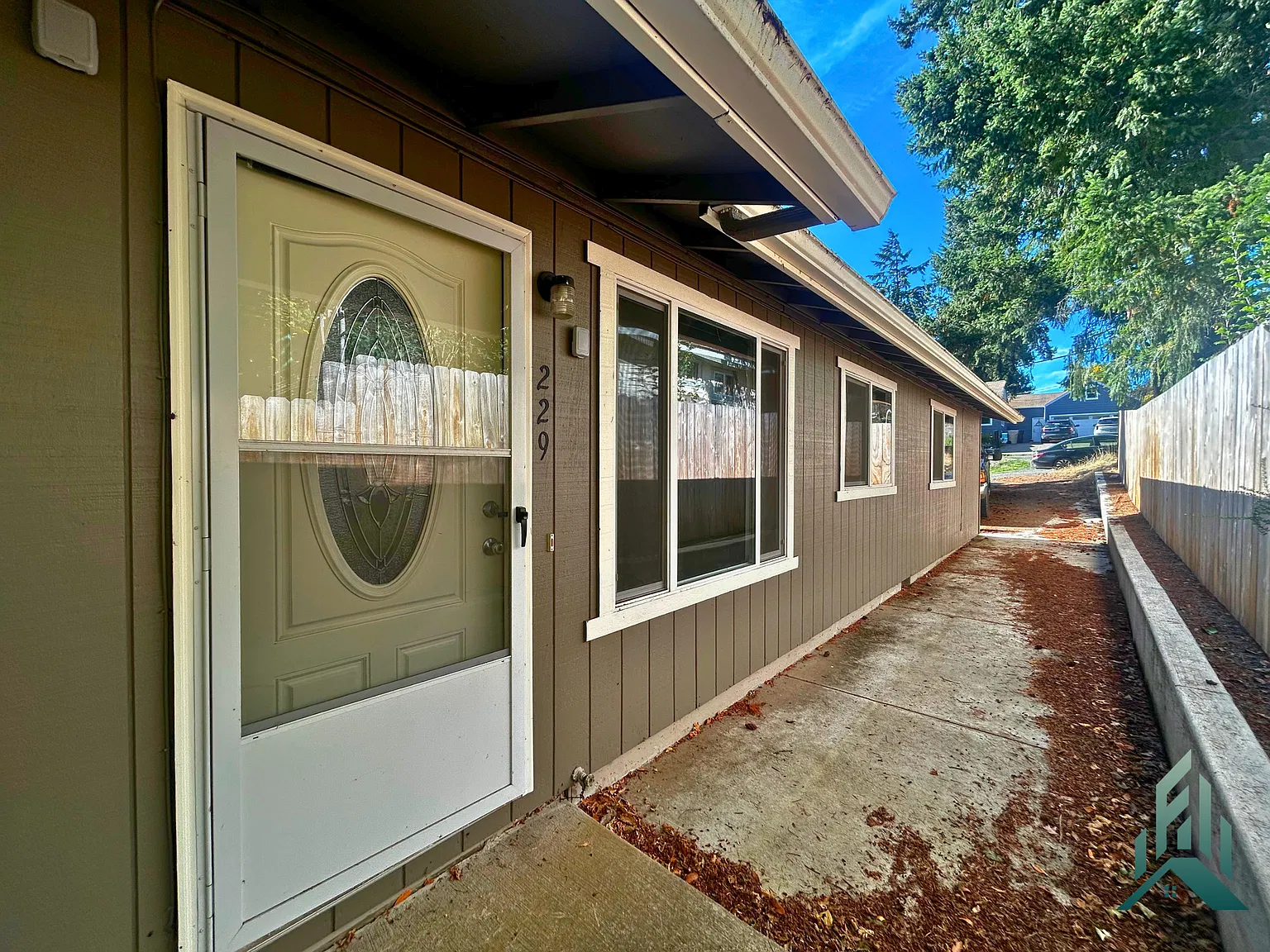 3 bed, 988 sqft, $1,795 — Photo 1